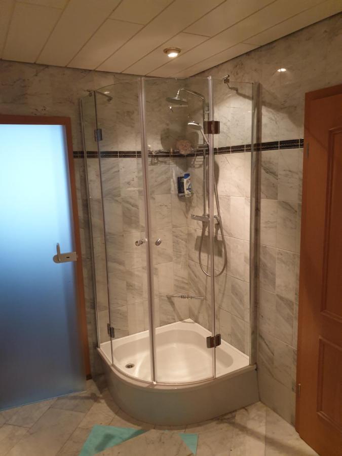 Wohnung Fuer 4 Personen, 2 Schlafzimmer, 2 Parkplaetze, Wlan Констанц Экстерьер фото